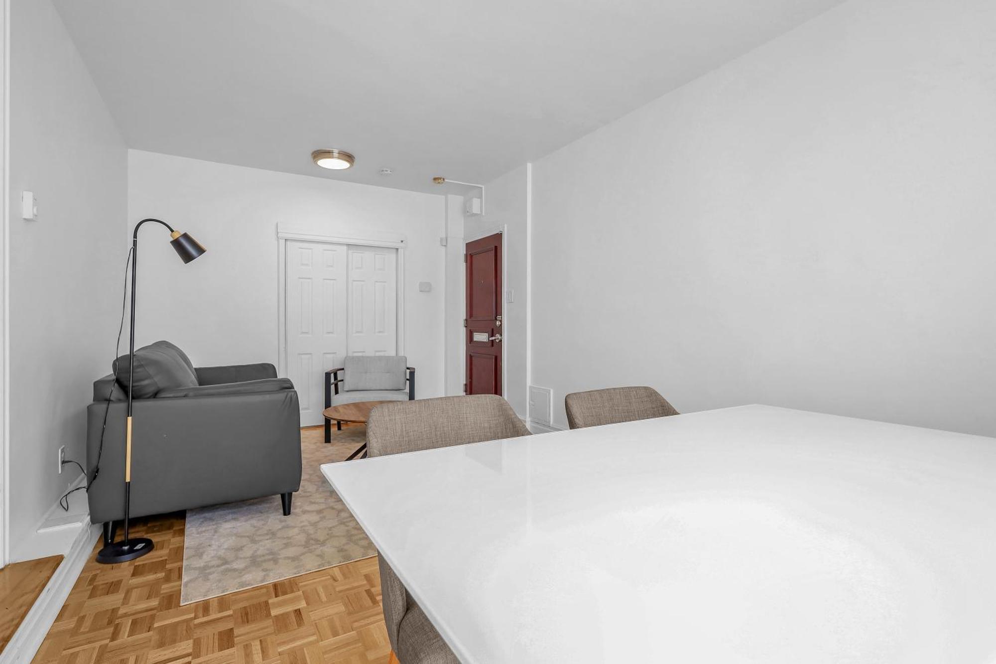 Apartment Westmount Place